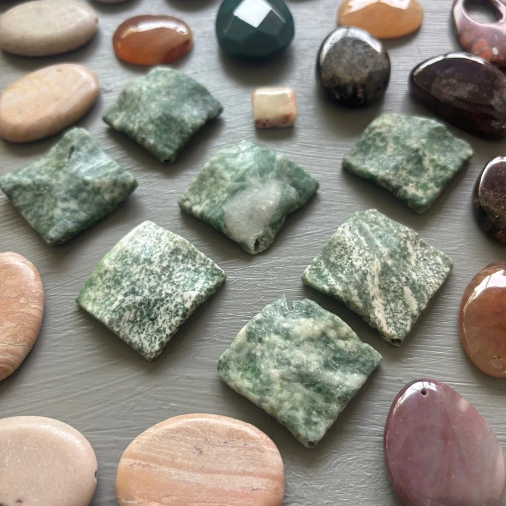 Drilled Stone Pendant Beads Lot of 47 - Picture 3 of 8